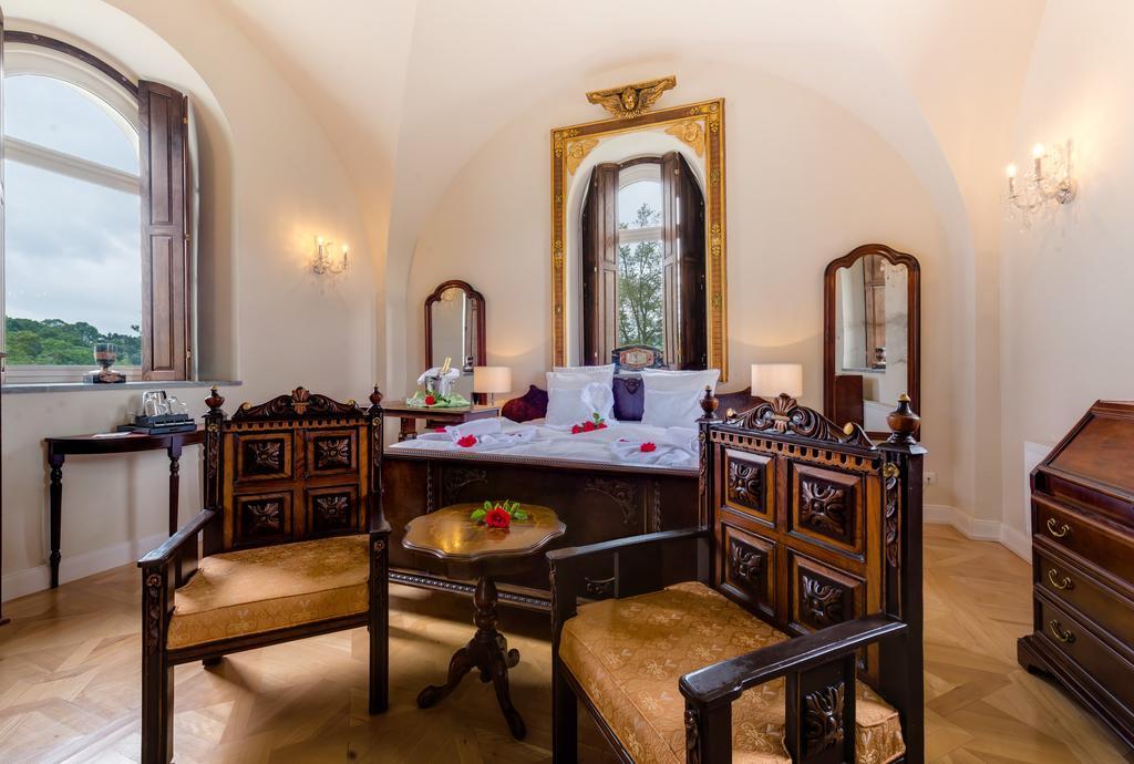 Schloss Purschenstein Neuhausen  Room photo